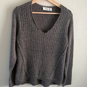 R.D.Style knit v-neck long sleeve sweater womens | gray and tan | size medium